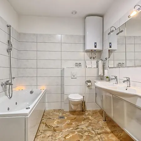 Гостевой дом With Wifi - 12373 4*